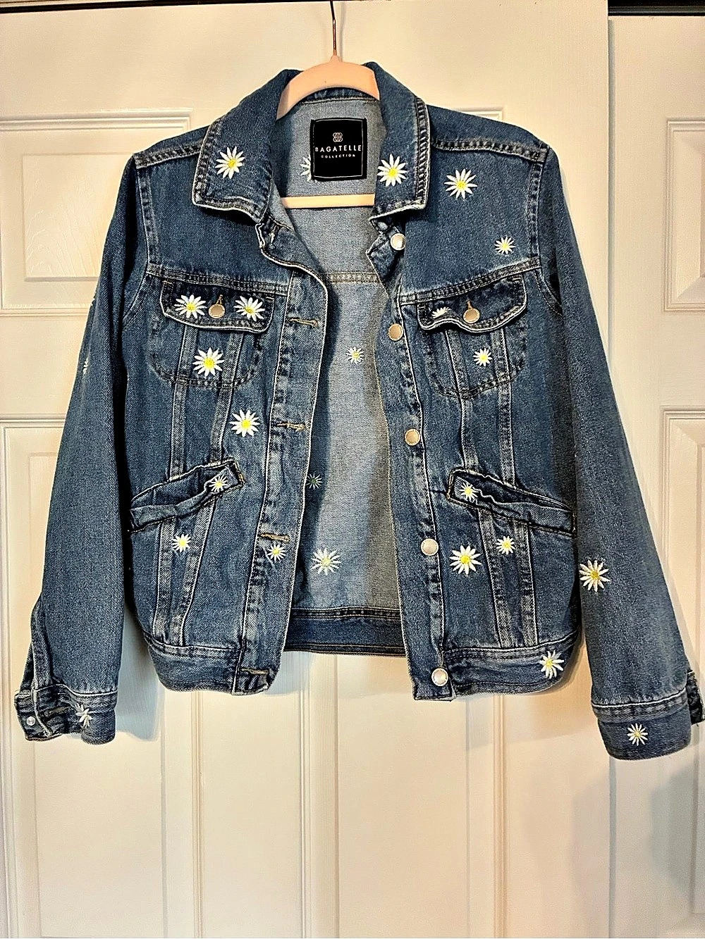 Bagatelle Collection Floral Daisy Denim Jacket in Blue & White Size XS Like New